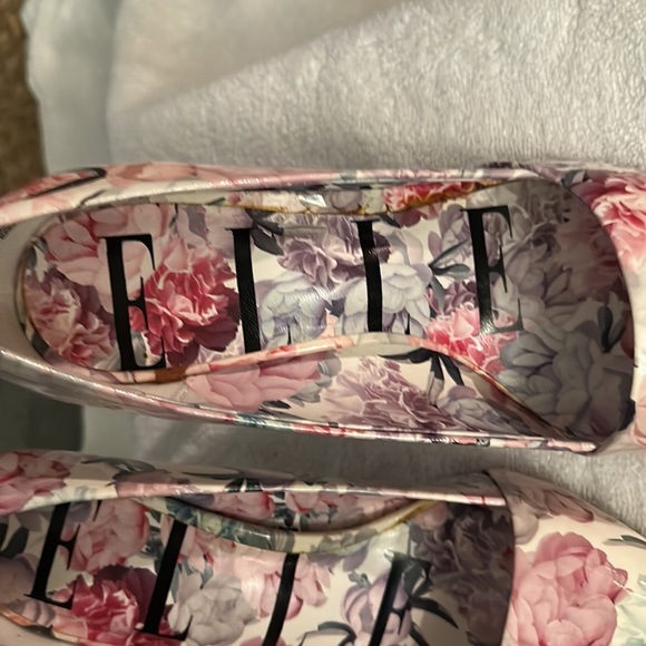 Womens size 9 heels - Picture 2 of 6